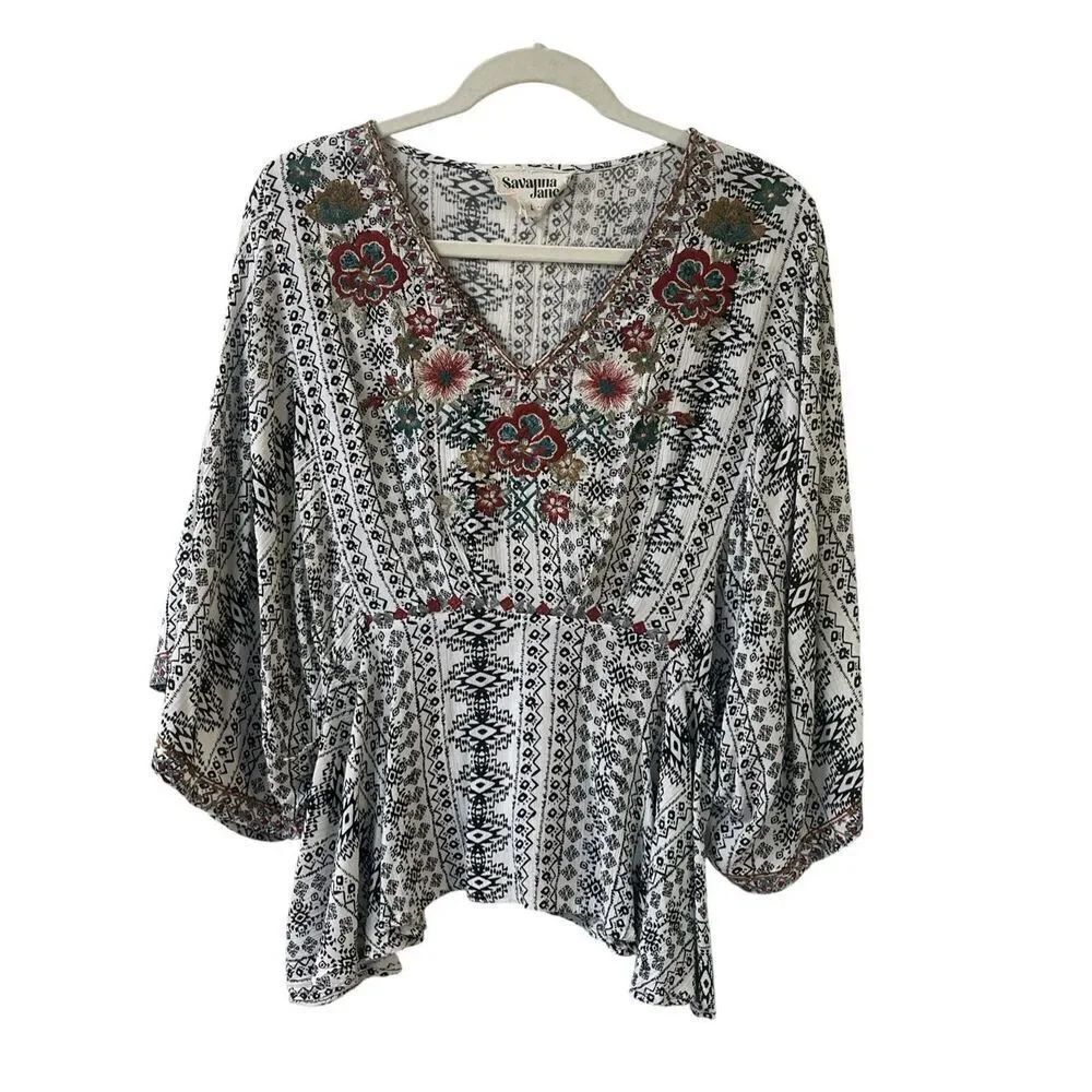 Savanna Jane pullover top embroidered accents sz Large